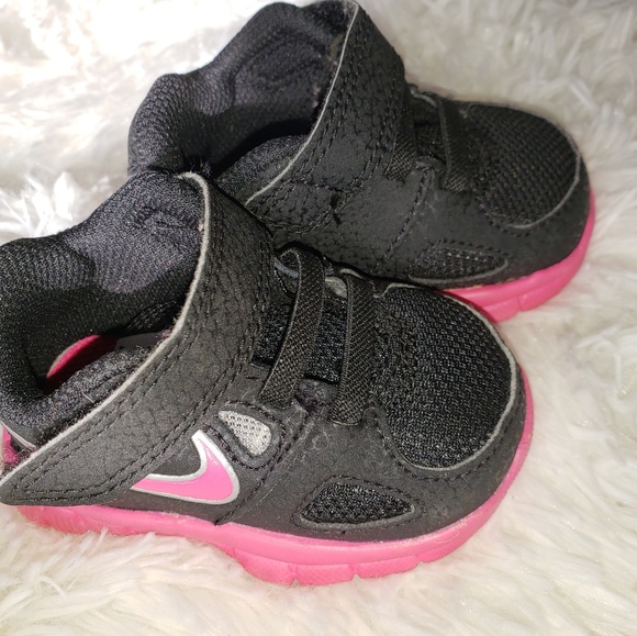 black and pink nikes